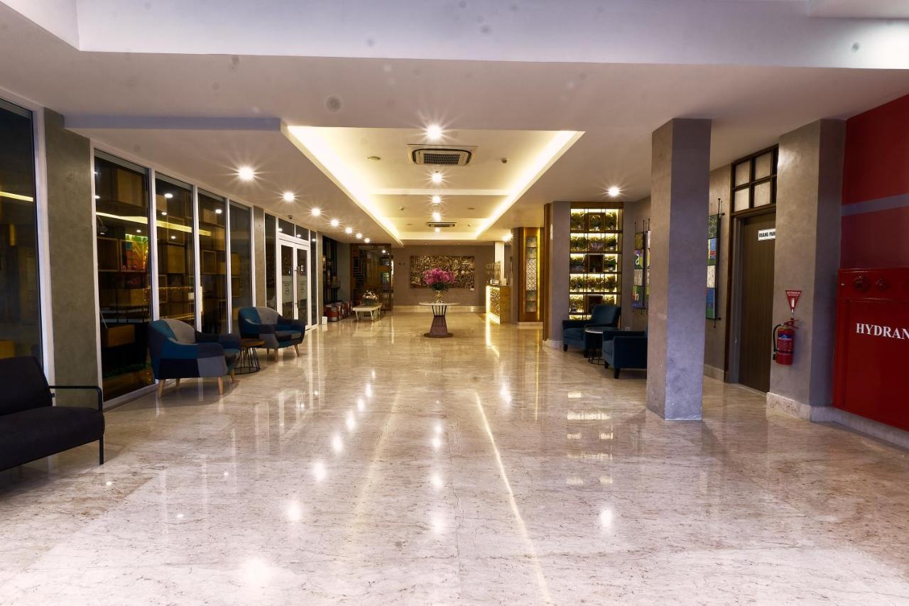 Ayani Hotel Banda Aceh Exterior photo